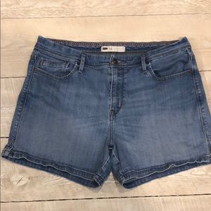 Levi’s women’s Jean shorts. EUC. Size 14